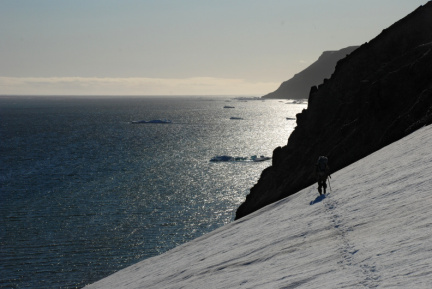 В маршруте. Траверс ледника Зееберга. Южный берег о. Беннетта