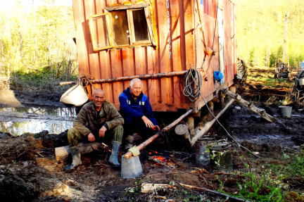 В ожидании трактора на перевозку на новую точку