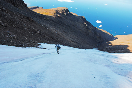 Спуск с 400-метрового базальтового плато. 