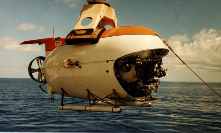 Спуск аппарата МИР1 на воду 1987