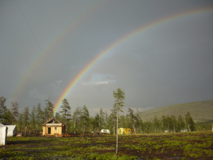 Радуга над базой. Река Энач